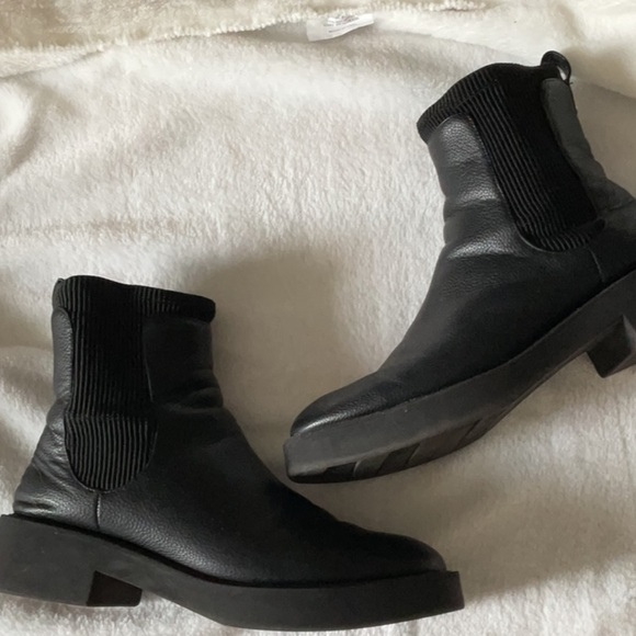 Kenneth Cole Black Chelsea Ankle Booties - Picture 1 of 6